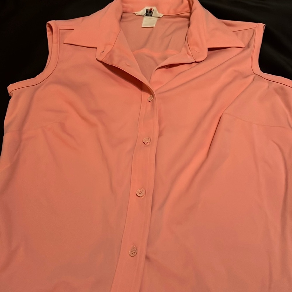 Vintage Ladies Sleeveless Small Top, you willl be “peachy” in this beauty